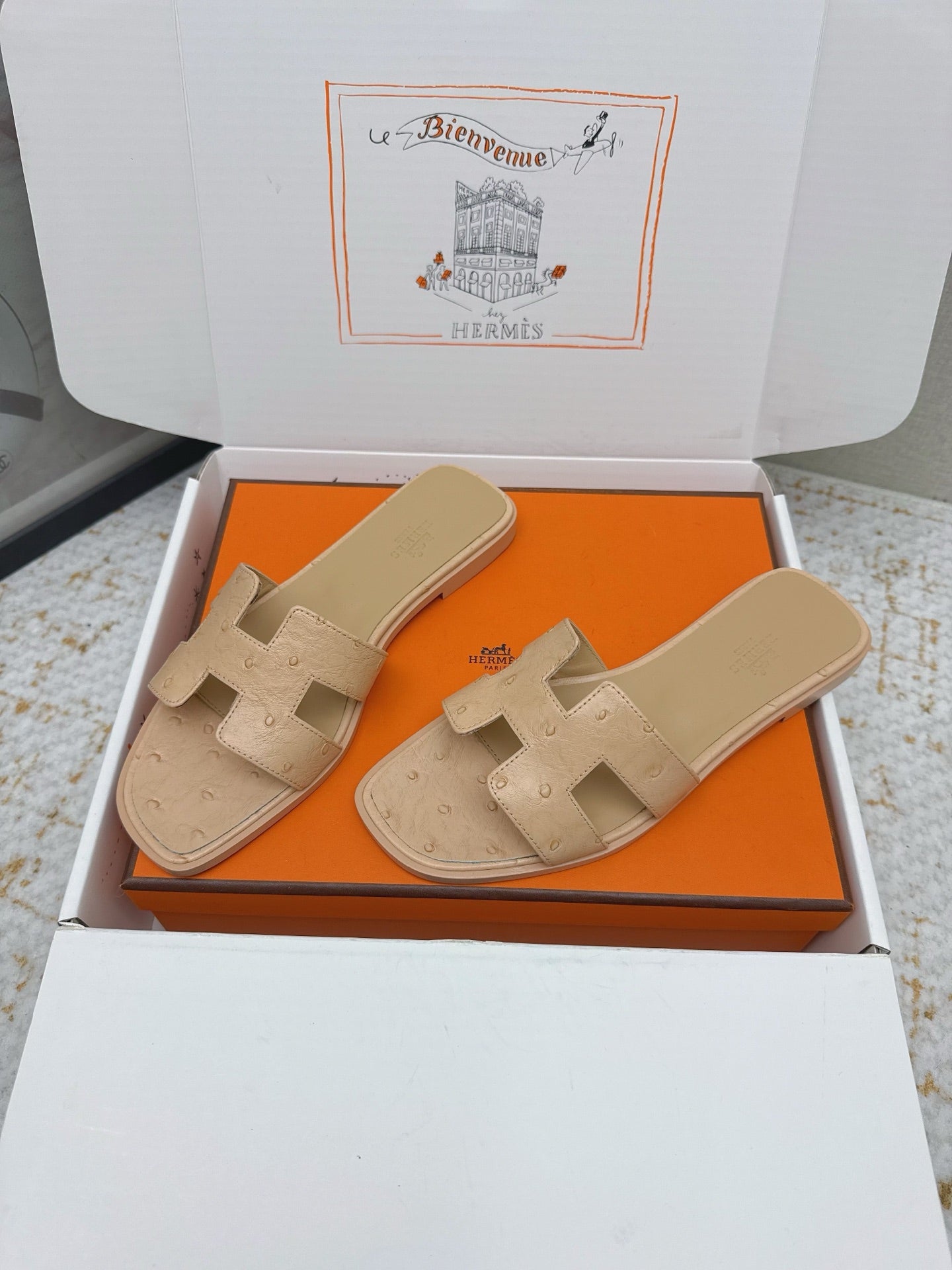 HM 26ss Oran Sandals Beige Ostrich Leather 625096