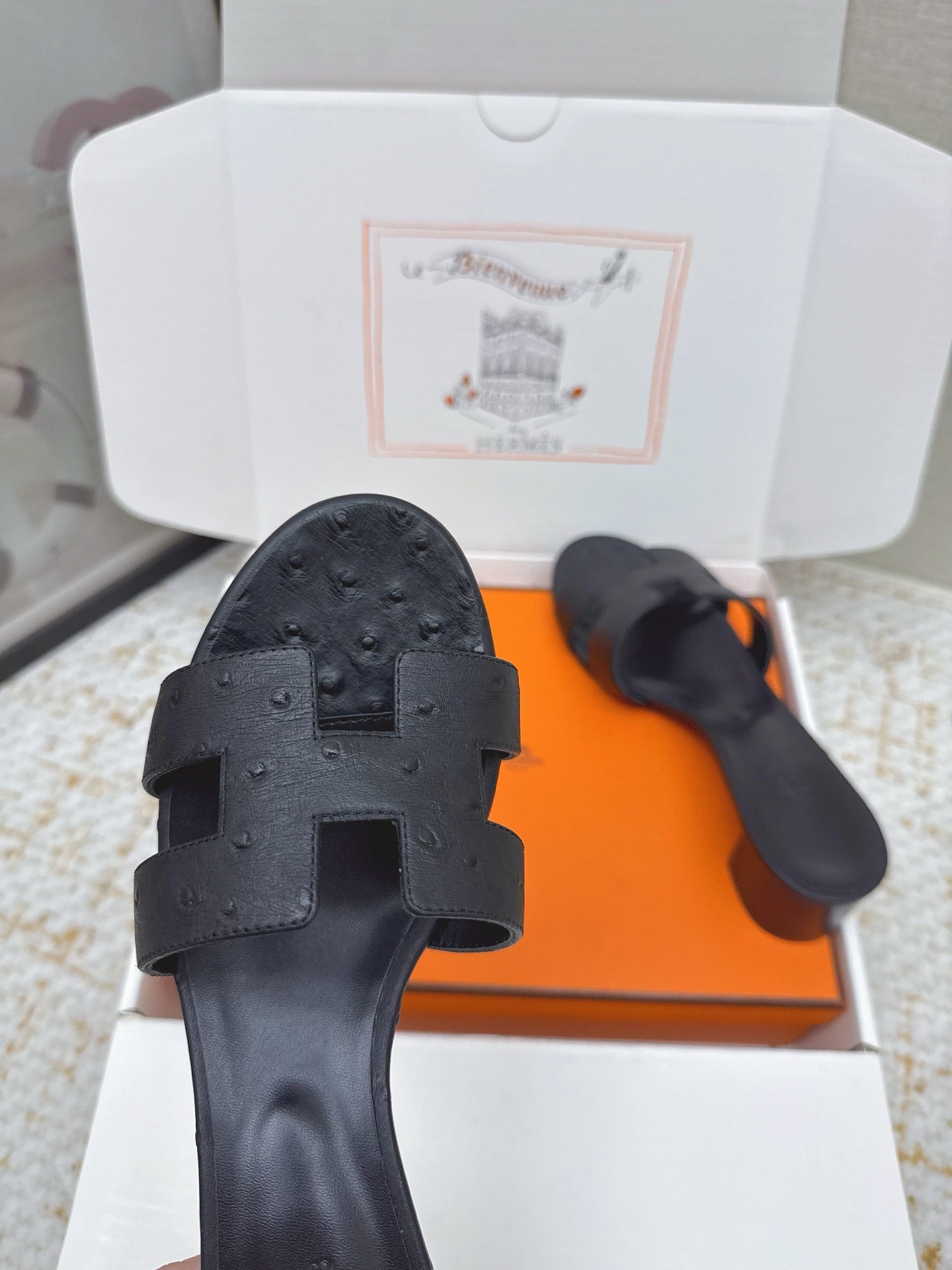 HM 26ss Oran Sandals 50 Black Ostrich Leather 625122