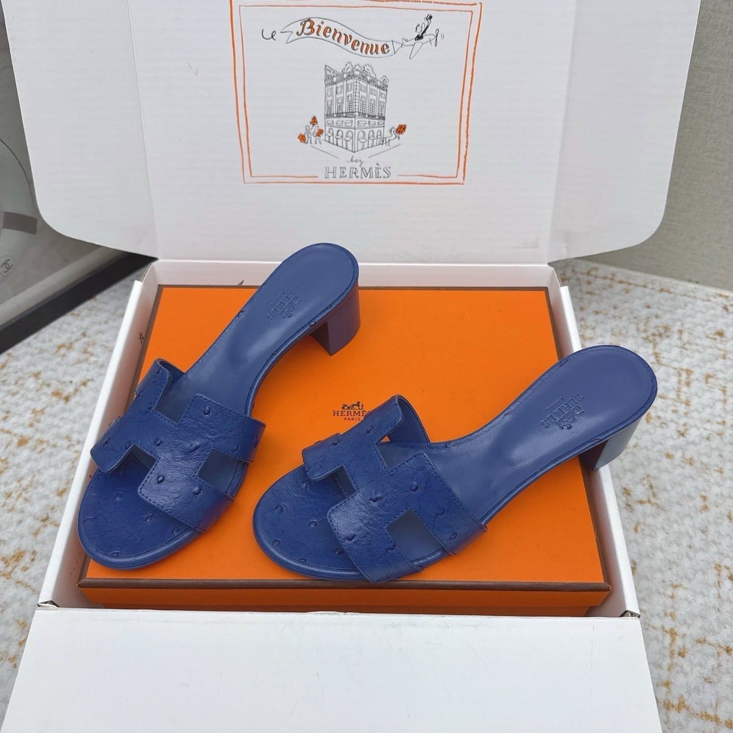 HM 26ss Oran Sandals 50 Blue Encre Ostrich Leather 625131
