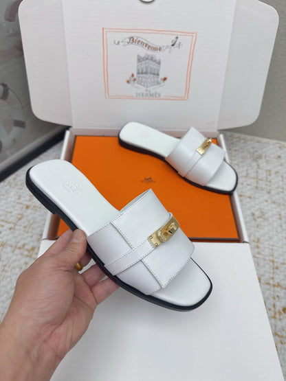 HM 26ss Oasis Sandals White Sheepskin Gold Buckle 625159