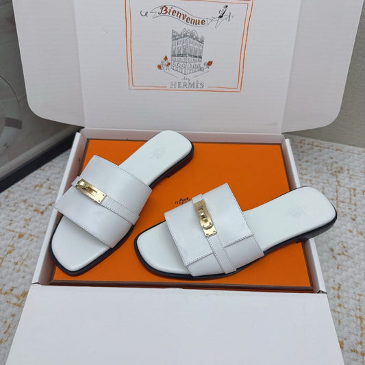 HM 26ss Oasis Sandals White Sheepskin Gold Buckle 625159