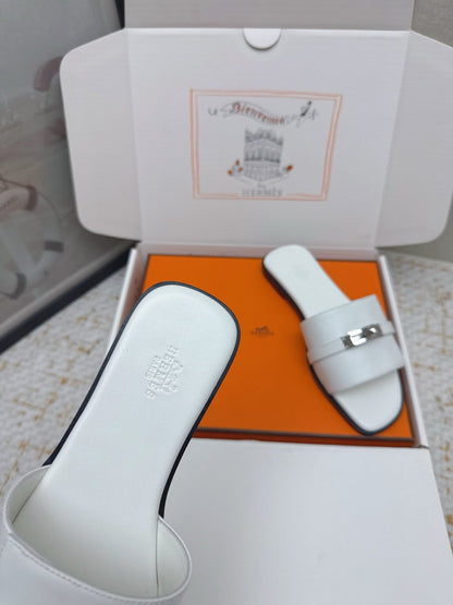HM 26ss Oasis Sandals White Sheepskin Sliver Buckle 625164