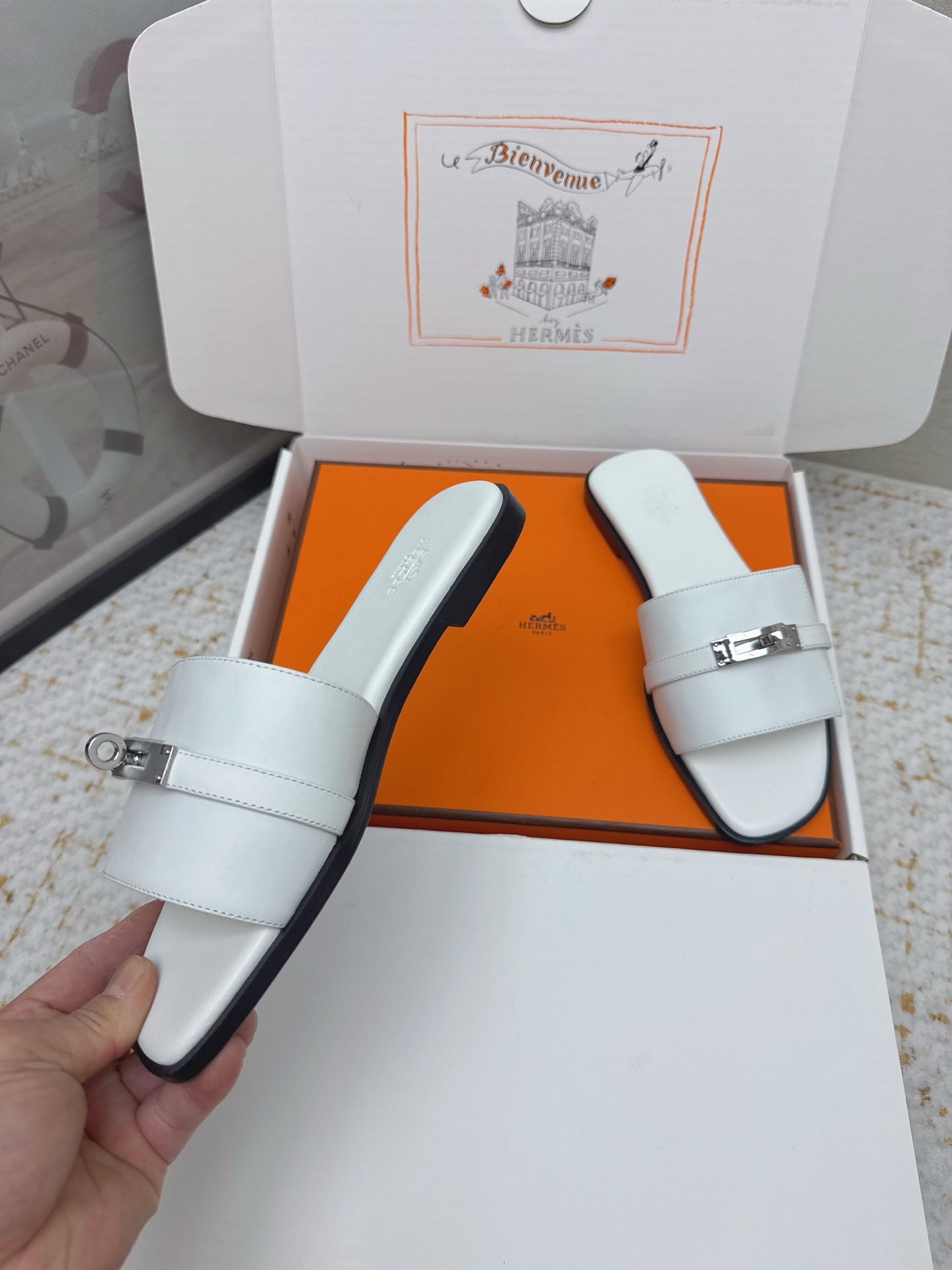 HM 26ss Oasis Sandals White Sheepskin Sliver Buckle 625164