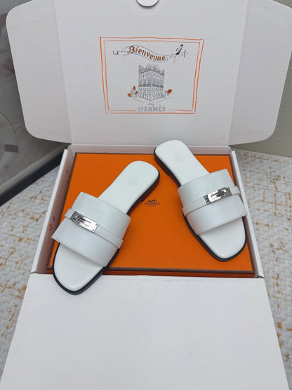 HM 26ss Oasis Sandals White Sheepskin Sliver Buckle 625164