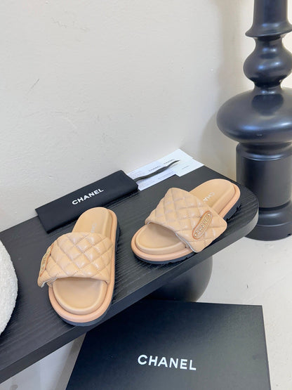 CC 26s Slippers Beige Sheepskin 627172