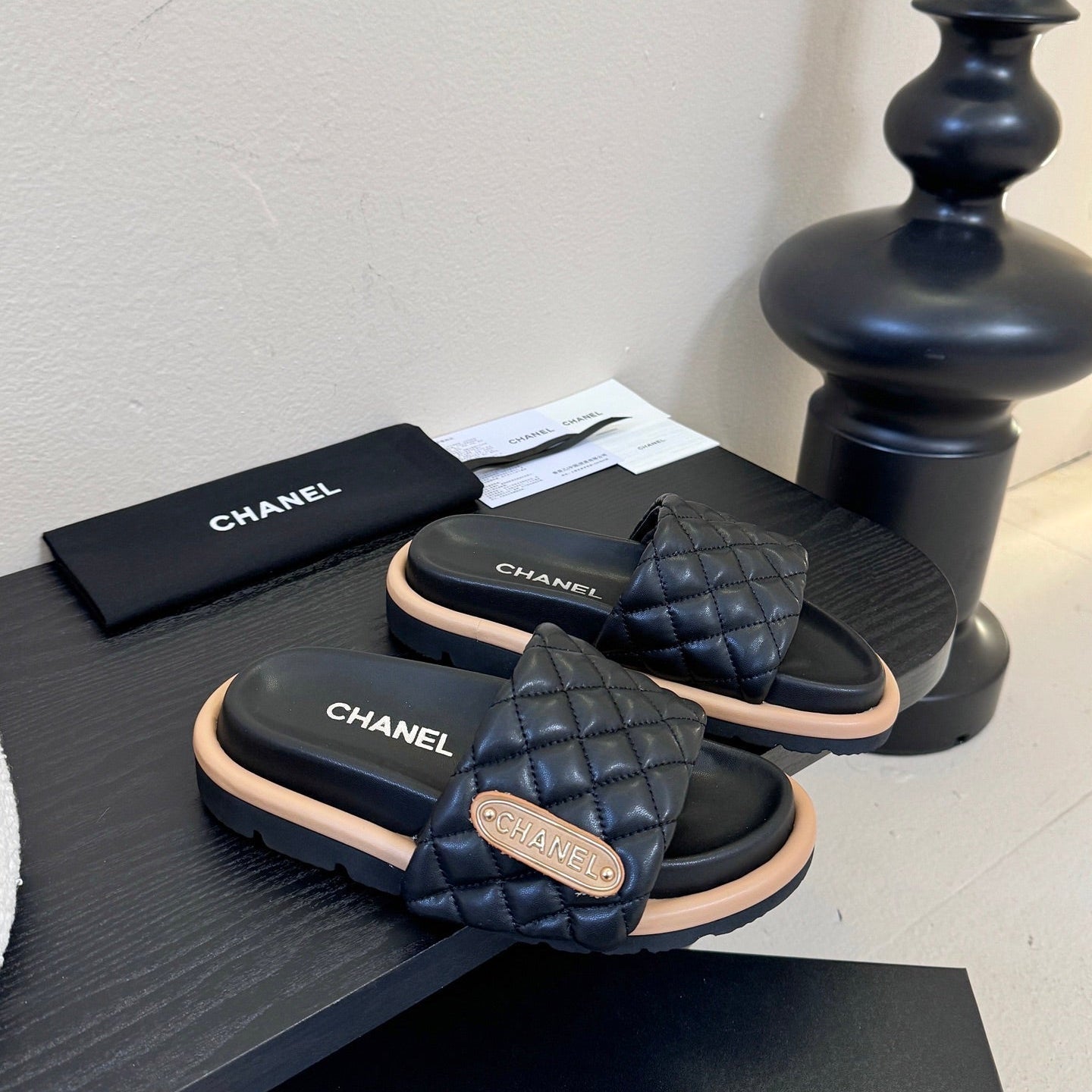 CC 26s Slippers Black Beige Sheepskin 627174