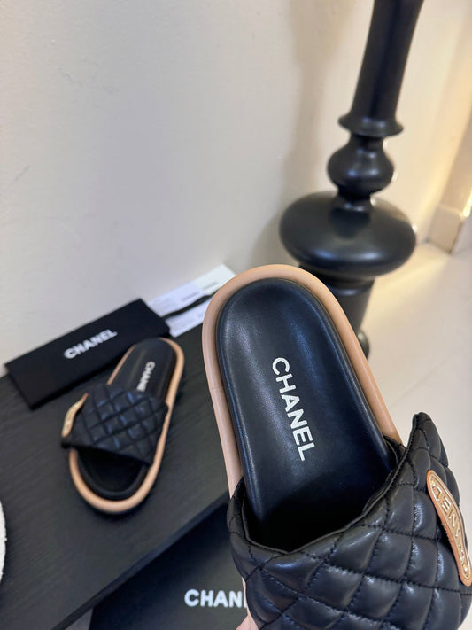 CC 26s Slippers Black Beige Sheepskin 627174