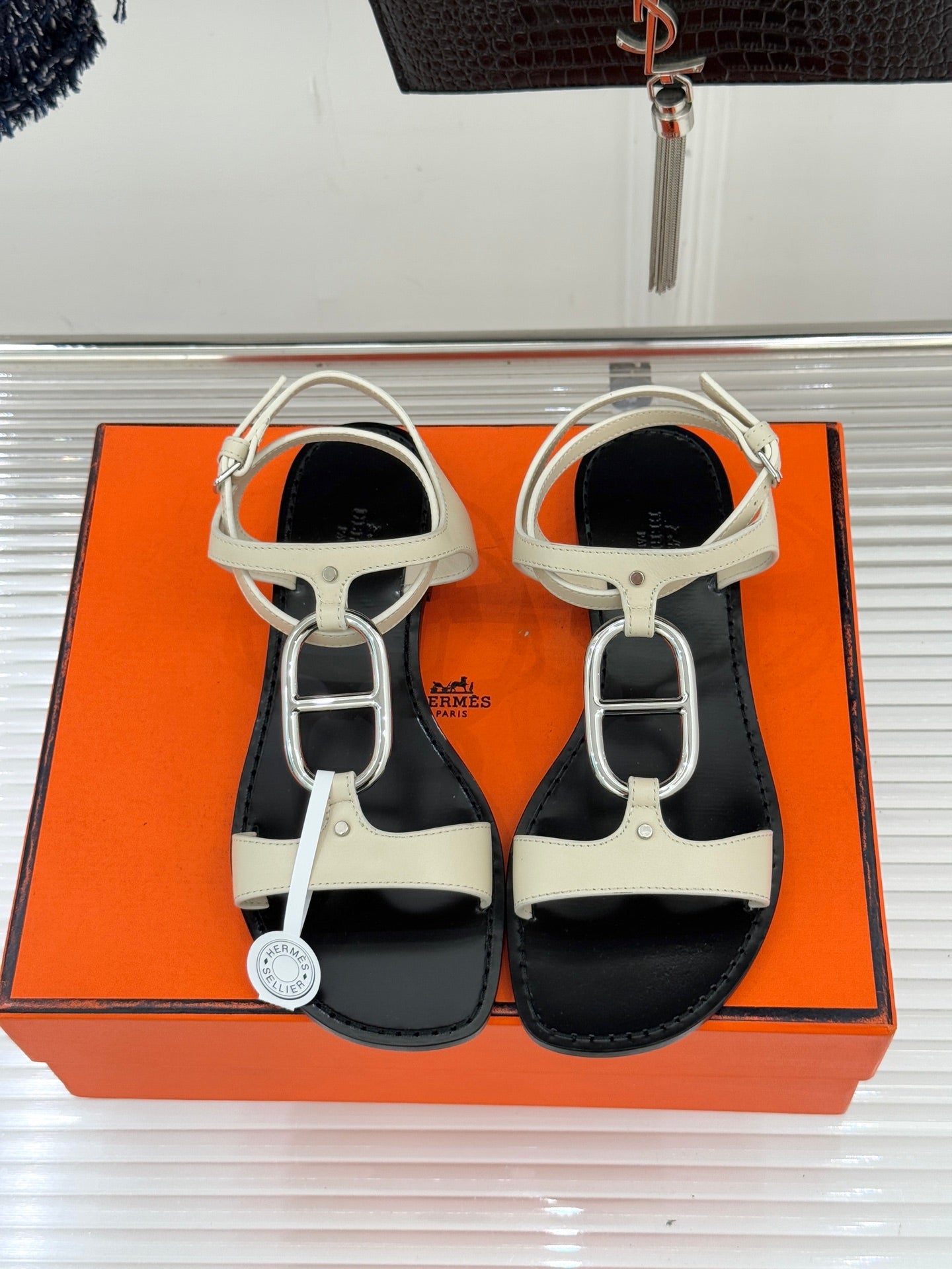 HM 26ss Pig Nose Sandals Black Beige Sheepskin 642847