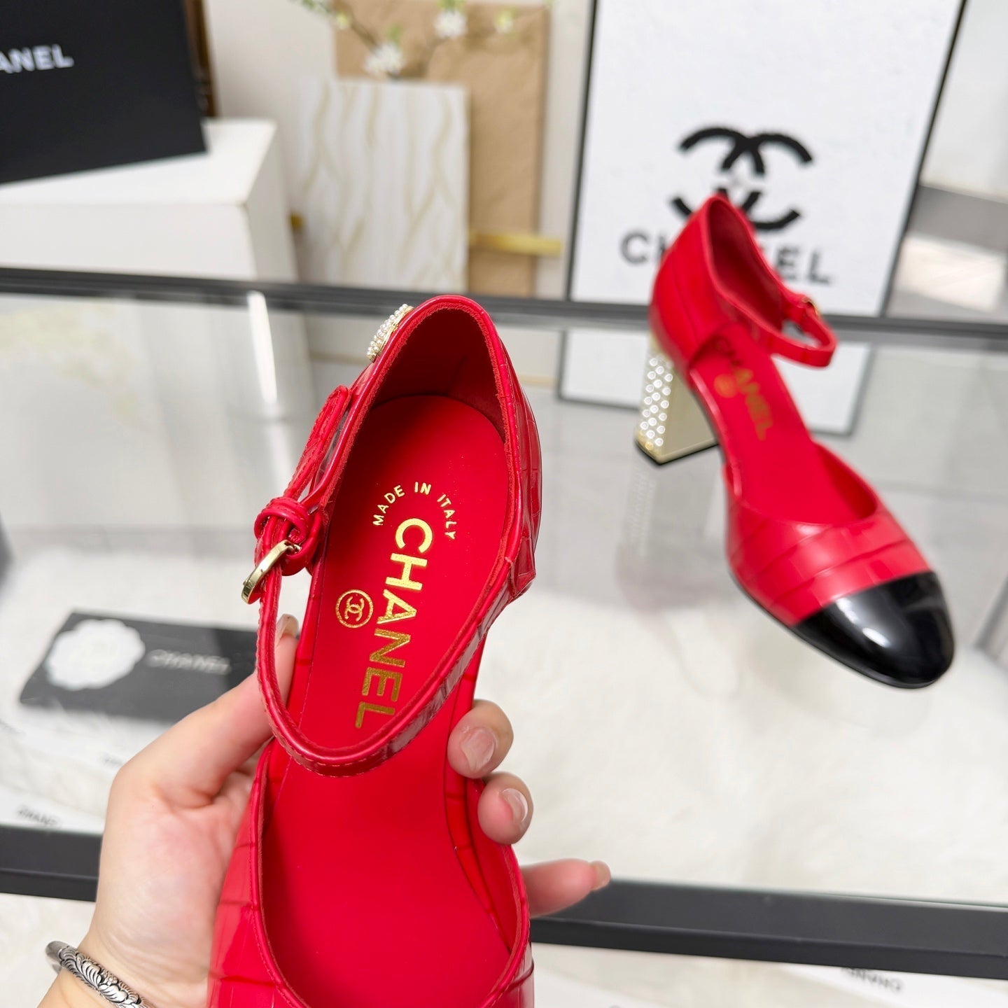 CC 26s Sandals 80 Red Black Cowhide Patent Leather 183565