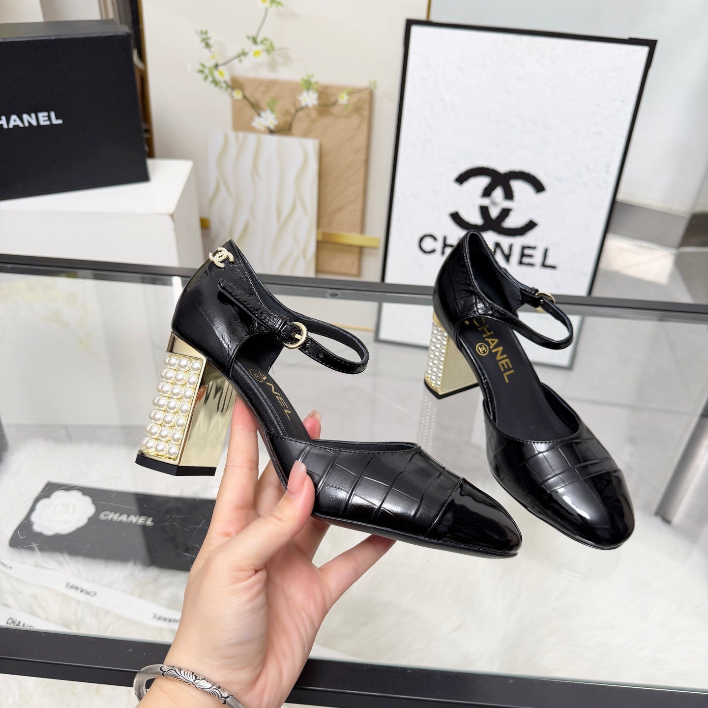 CC 26s Sandals 80 Black Cowhide Patent Leather 183567