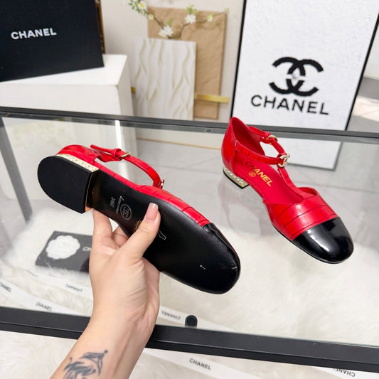 CC 26s Flat Sandals Red Black Cowhide Patent Leather 183574