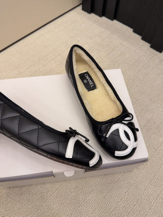 CC 26 Shearling Ballet Flat Black Beige White Cowhide Wool 588920