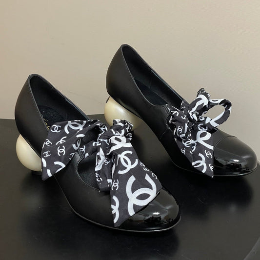 CC 26  Double C Pearl Heel Pump With Silk Ribbon Black Sheepskin 593158