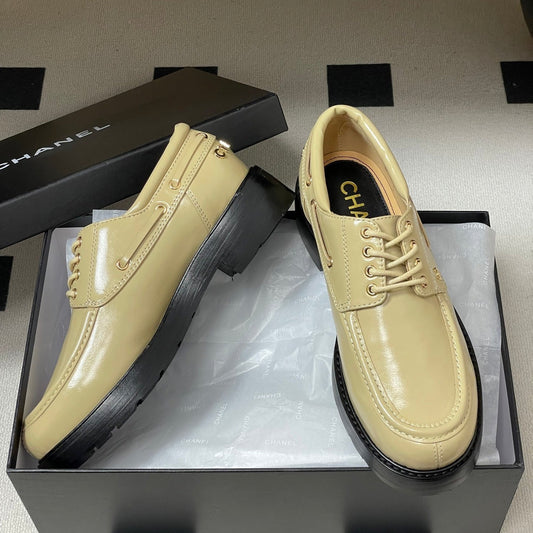 CC 26 Lace-Up Loafer Beige Sheepskin 594247