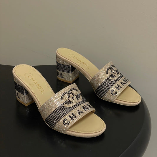CC 26s  Sandals 70 Beige Sheepskin Rhinestones 649511