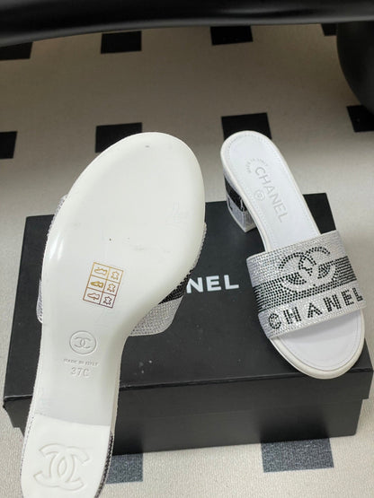 CC 26s  Sandals 70 White Gray Sheepskin Rhinestones 649512