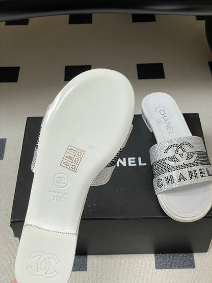 CC 26s Flat Sandals White Gray Sheepskin Rhinestones 649515