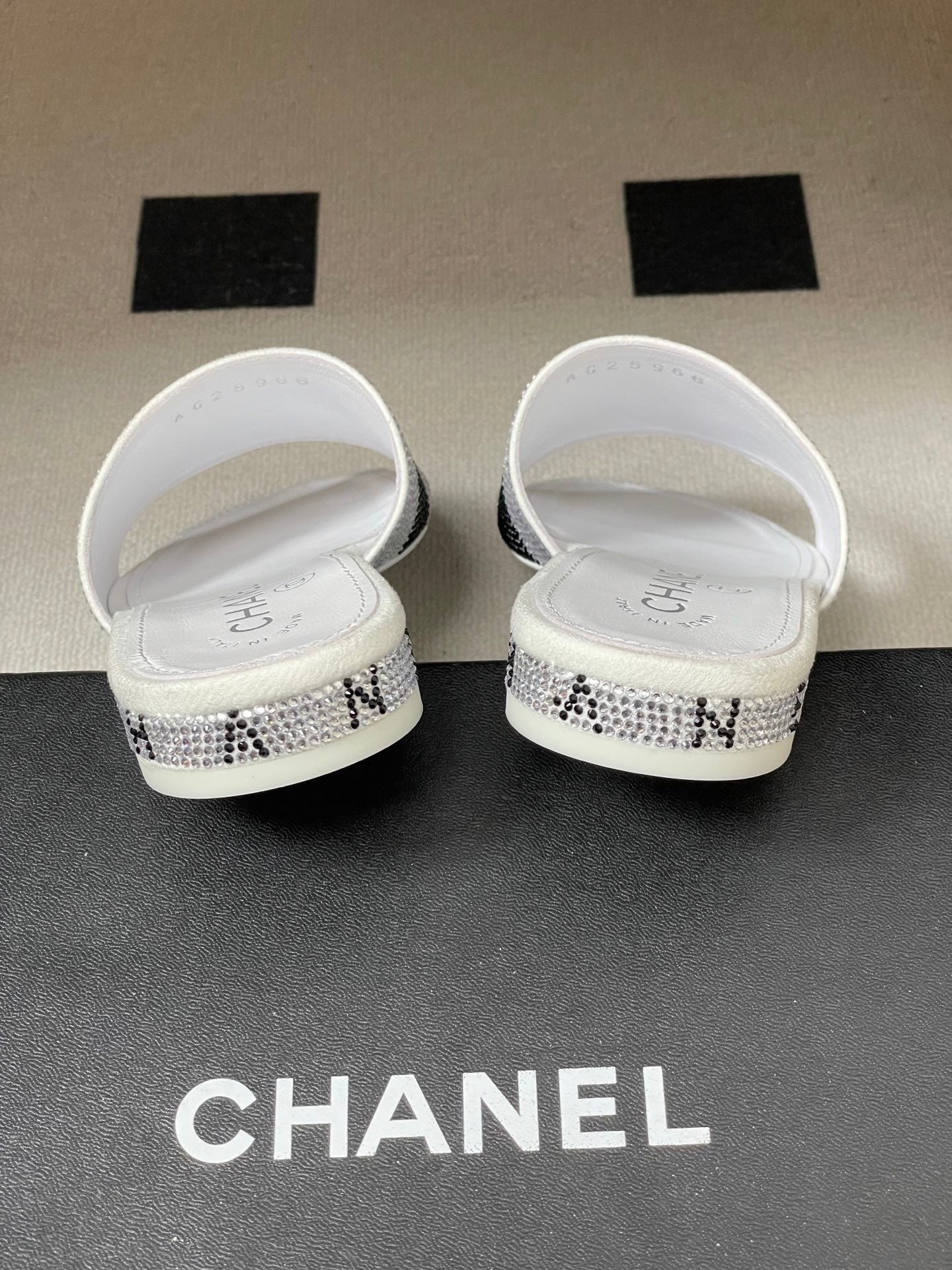 CC 26s Flat Sandals White Gray Sheepskin Rhinestones 649515