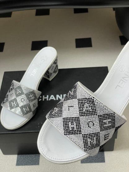 CC 26s Sandals 70 White Gray Sheepskin Rhinestones 649518
