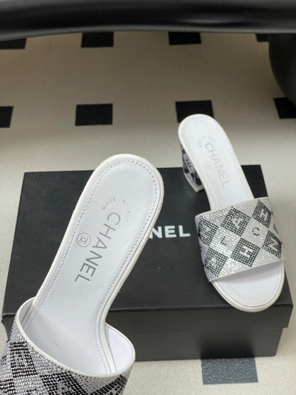 CC 26s Sandals 70 White Gray Sheepskin Rhinestones 649518
