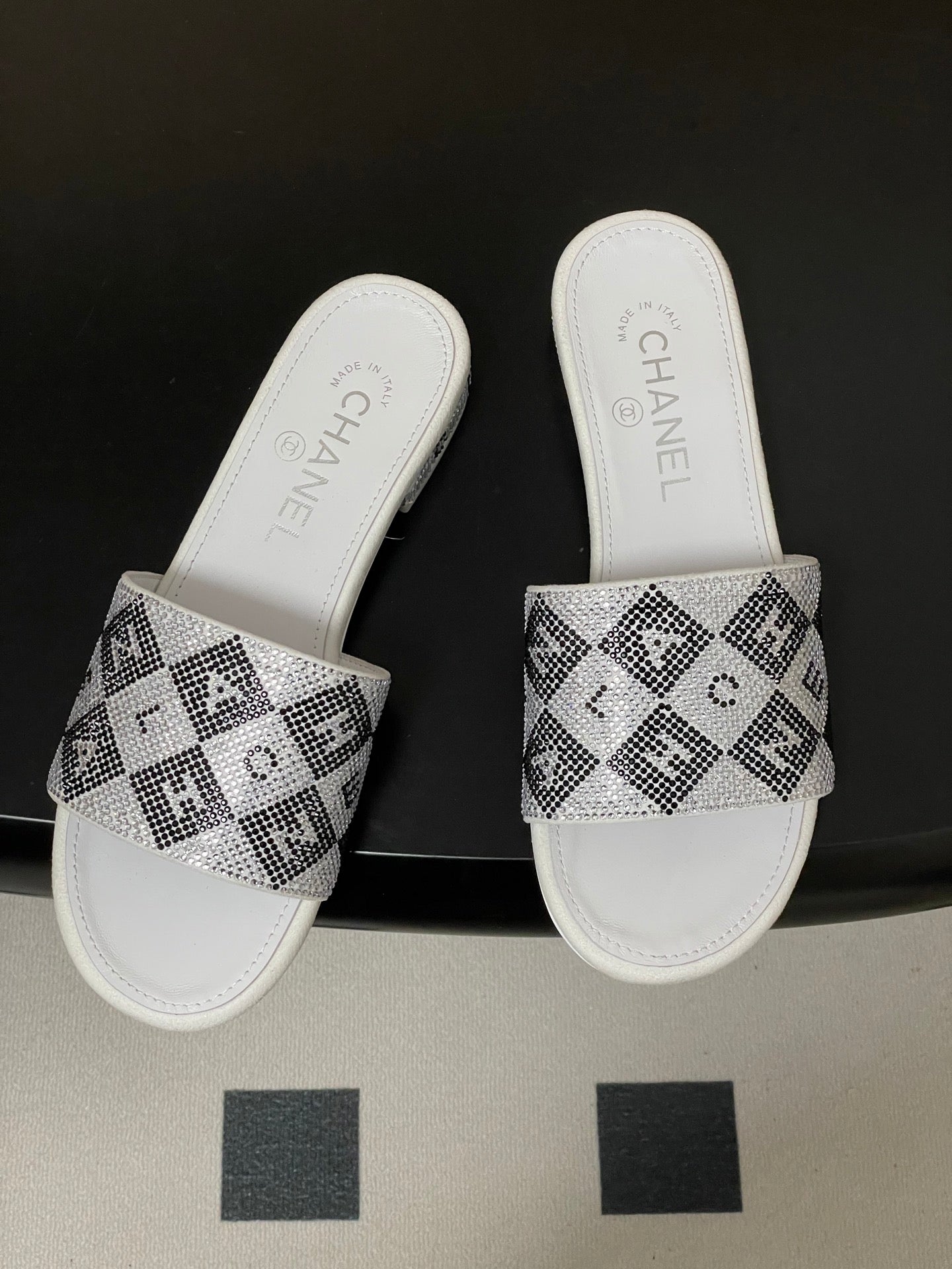 CC 26s Flat Sandals White Sheepskin Rhinestones 649521