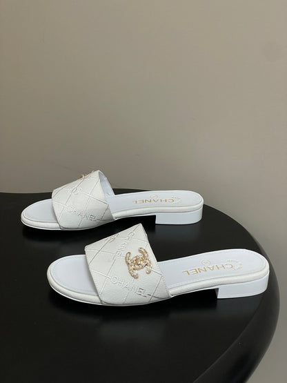CC 26s Flat Sandals White Canvas Sheepskin Double C 649510