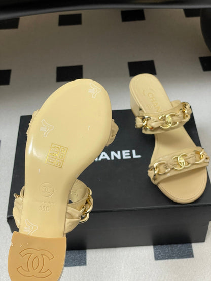 CC 26s Chunky Heels Sandals 55 Beige Sheepskin 649469