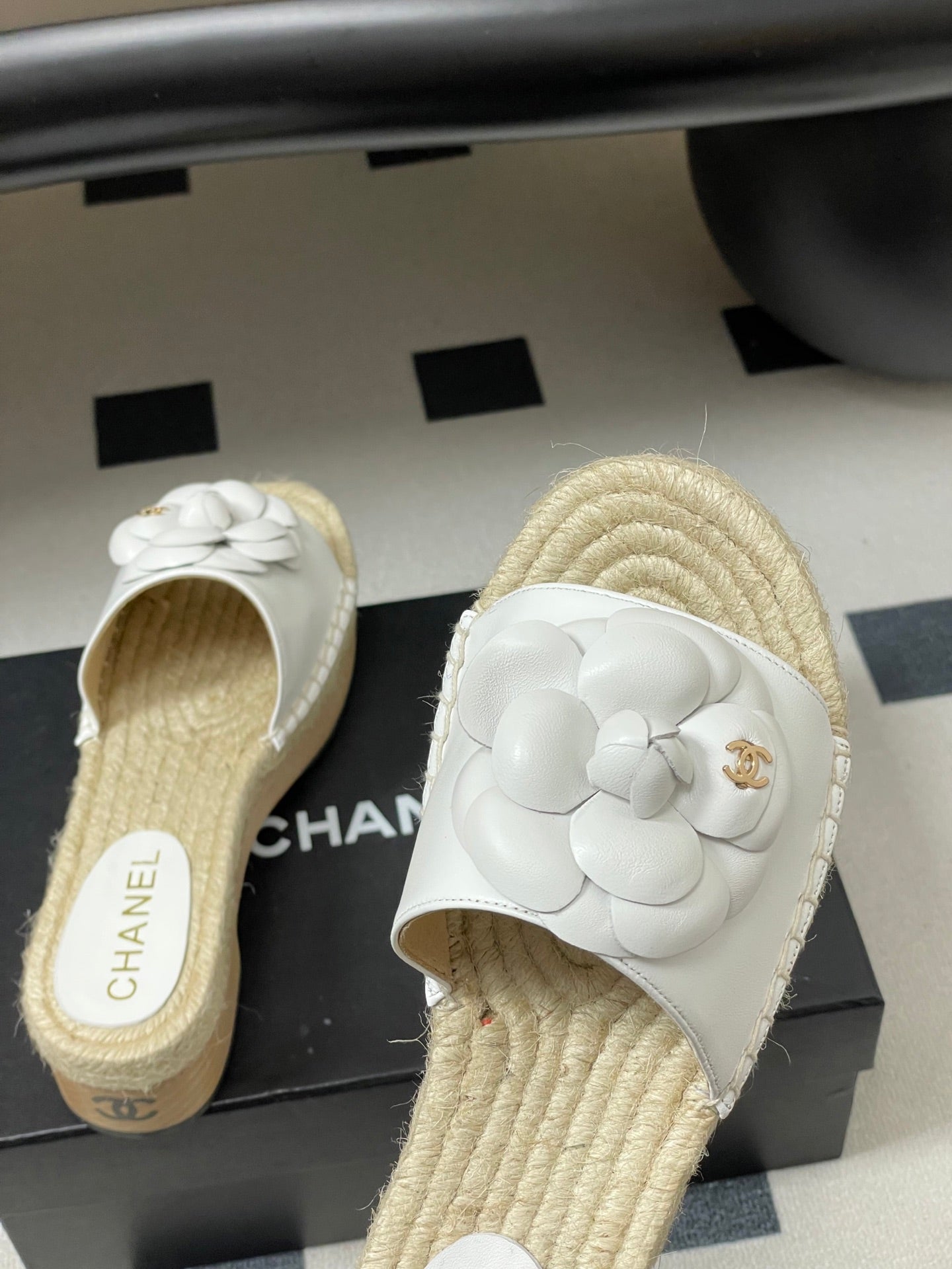 CC 26s Camellia Slippers Beige White Rope Smooth Leather 649401