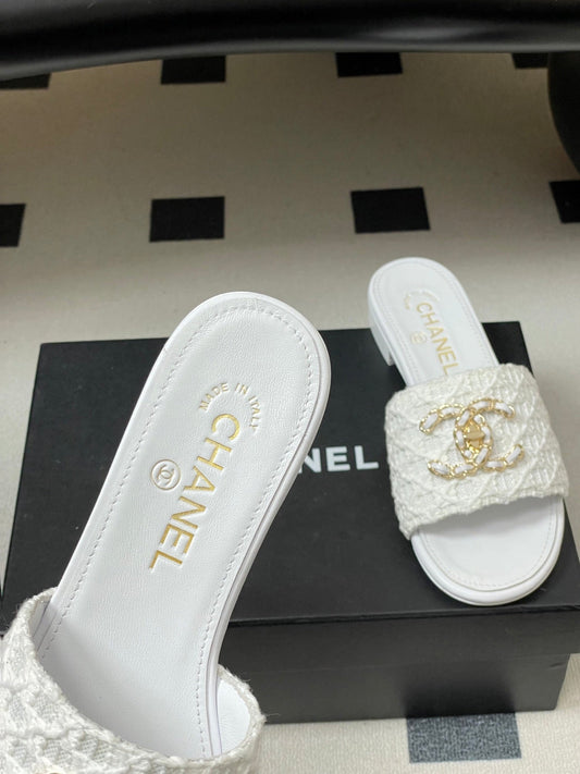 CC 26s Flat Slippers White Fabric Sheepskin 649491