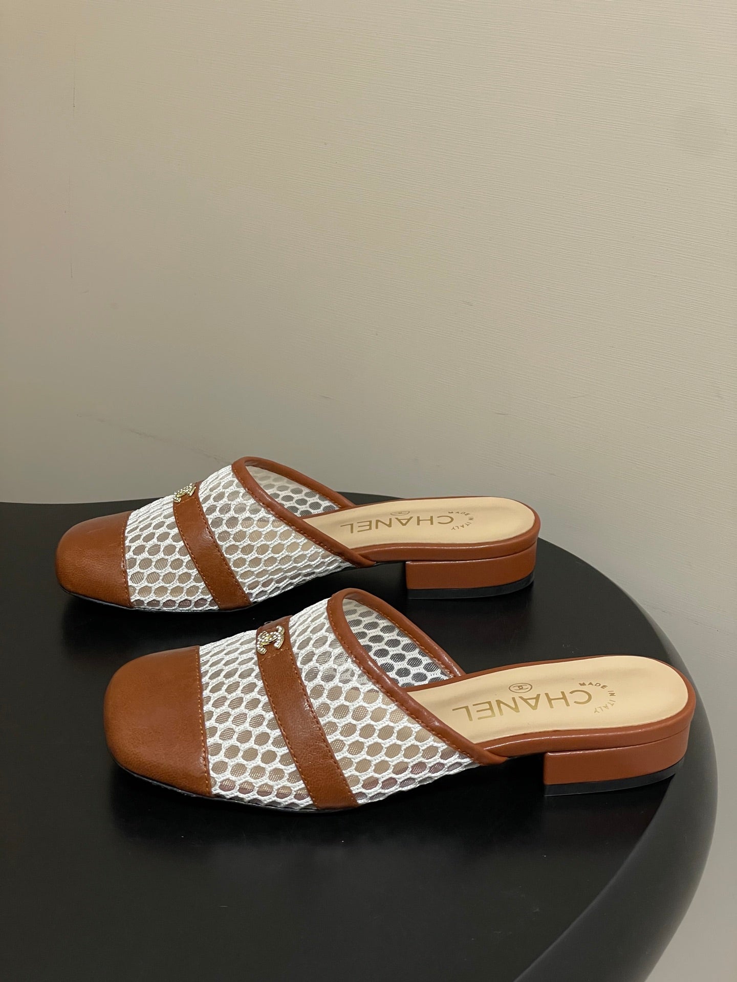 CC 26s High-Heeled Mules Camel Brown White Cowhide 649466