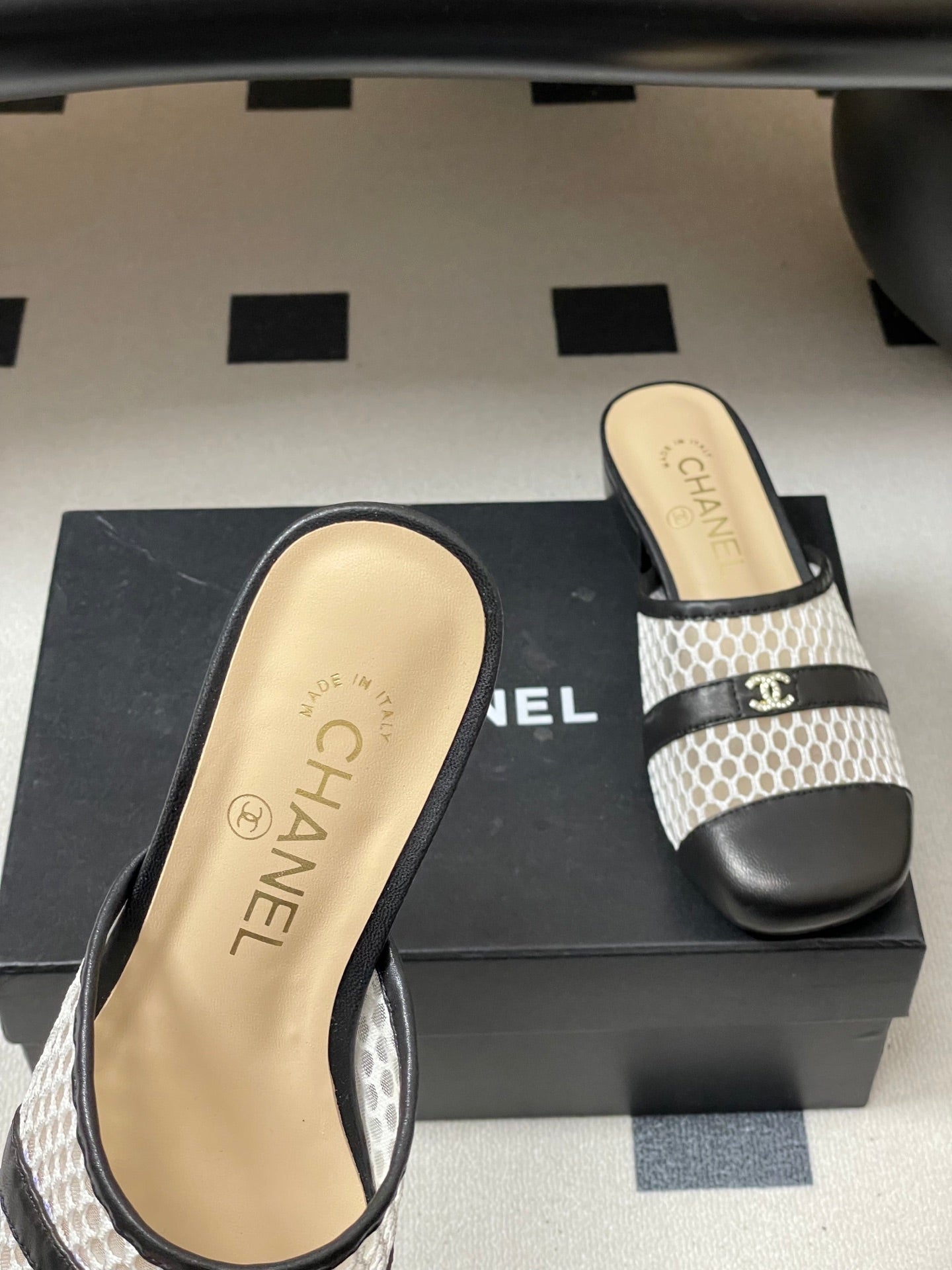 CC 26s High-Heeled Mules Black Cowhide 649467