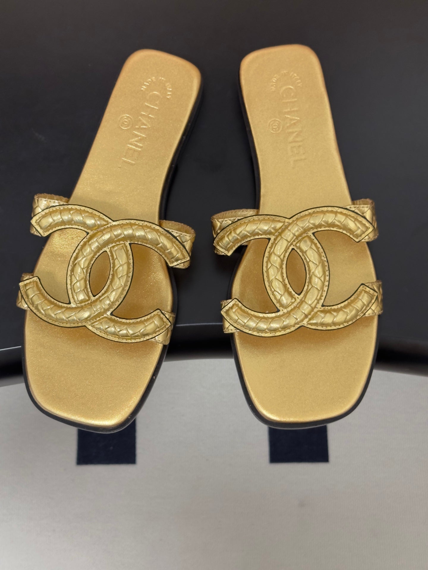Chanel 2026 Ballet Flats Cowhide 834686