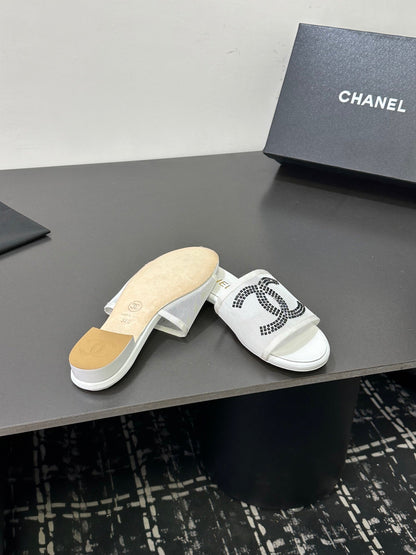 CC 2026 Slippers White Mesh Sheepskin 668149