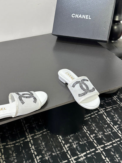 CC 2026 Slippers White Mesh Sheepskin 668149
