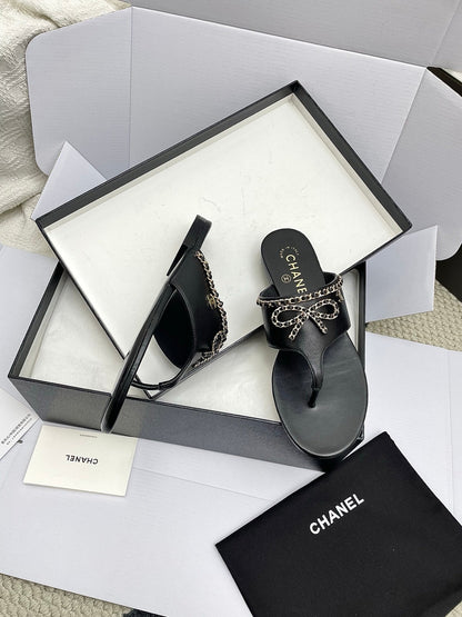 CC 26s Thong Sandals Black Sheepskin 645322