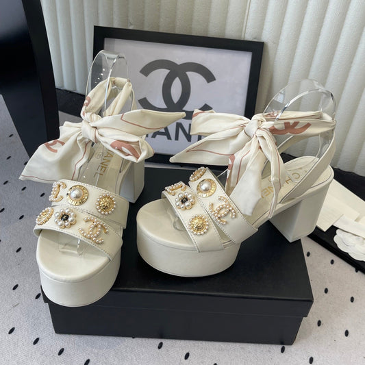 CC 26s Platform Sandals 75 White Sheepskin Mixed Gold Charm 650089