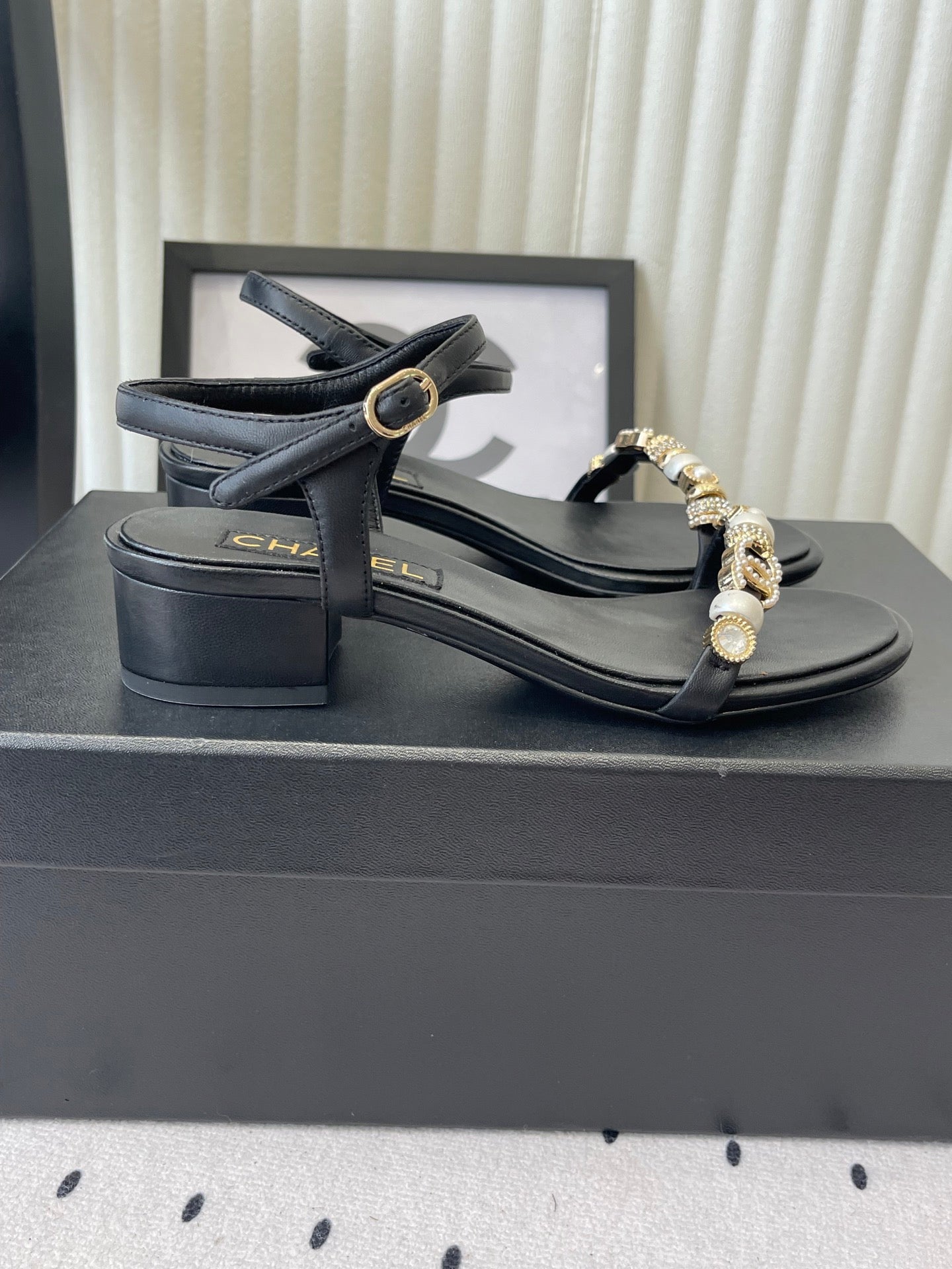 CC 26s Sandals 35 Black Sheepskin Pearls 650100