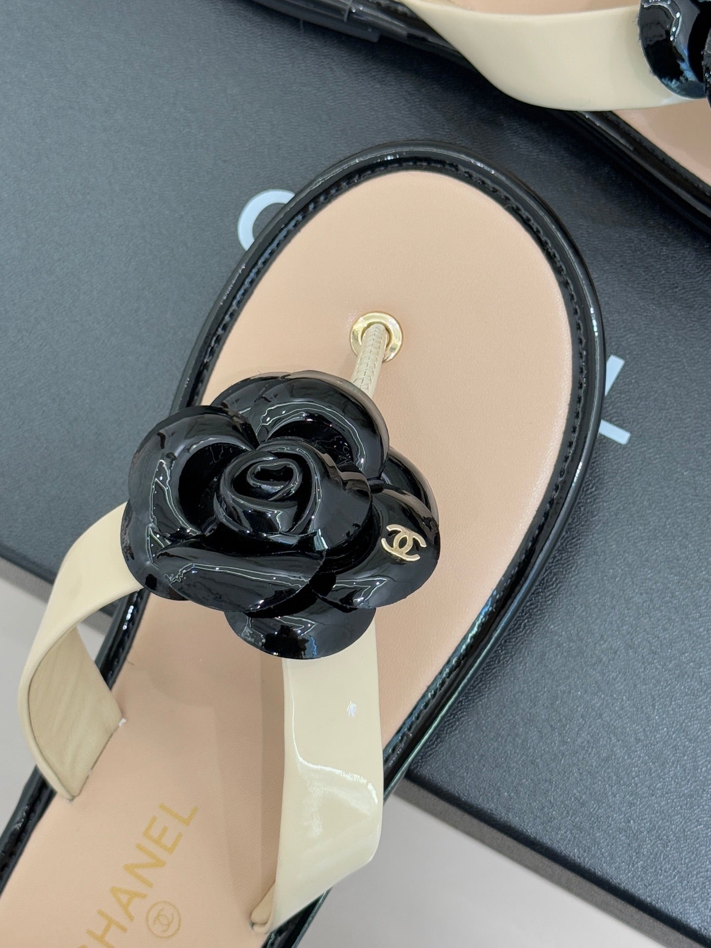 CC 26 Camellia Thong Sandal Beige mix Black Sheepskin 609999
