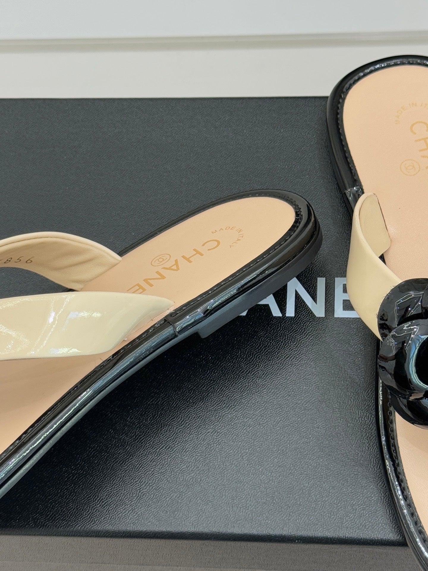 CC 26 Camellia Thong Sandal Beige mix Black Sheepskin 609999