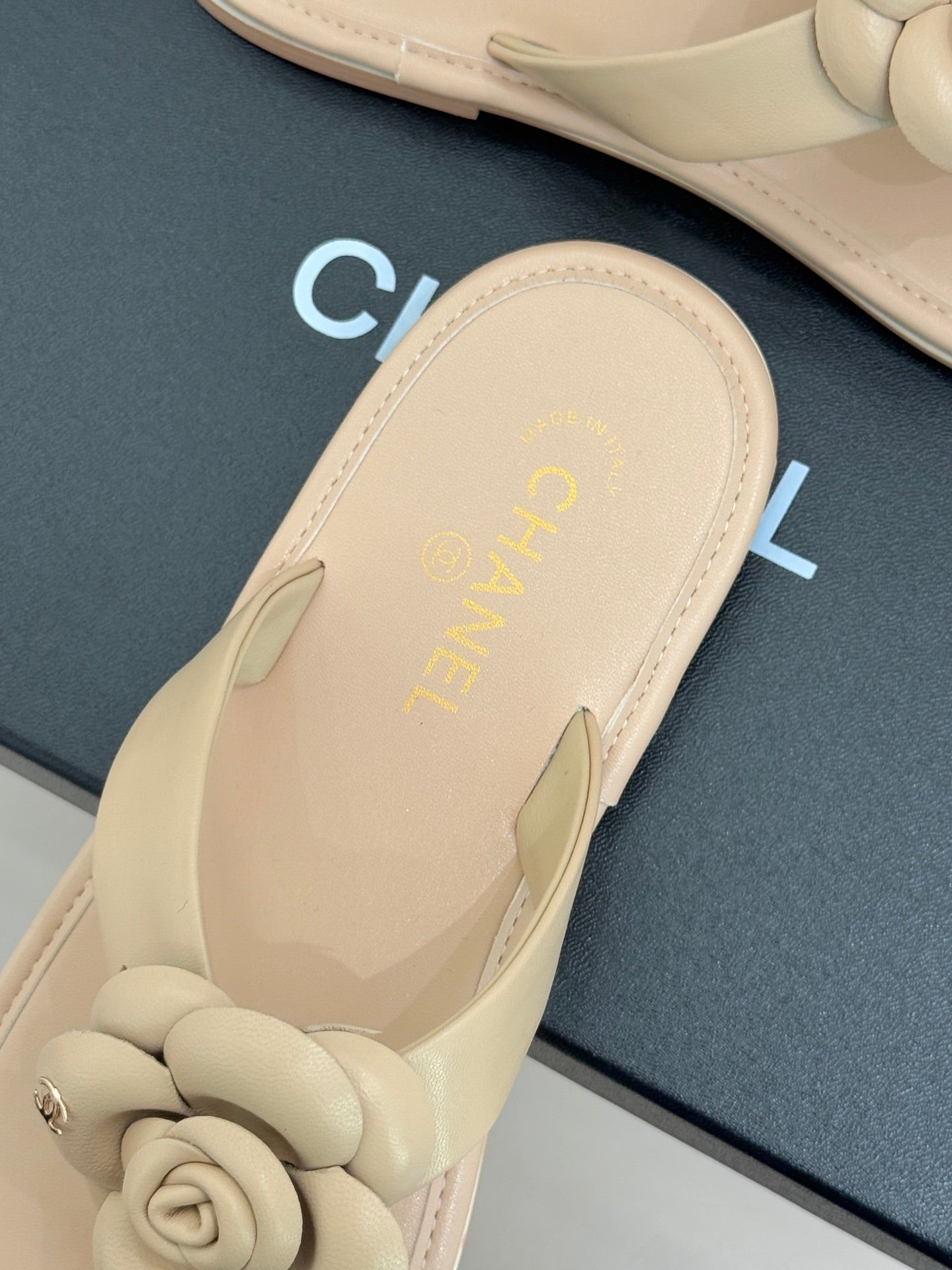 CC 26 Camellia Thong Sandal Beige Sheepskin 610001
