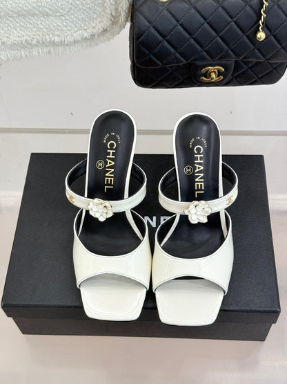 CC 26s High Heeled Sandals White Patent Leather 643032