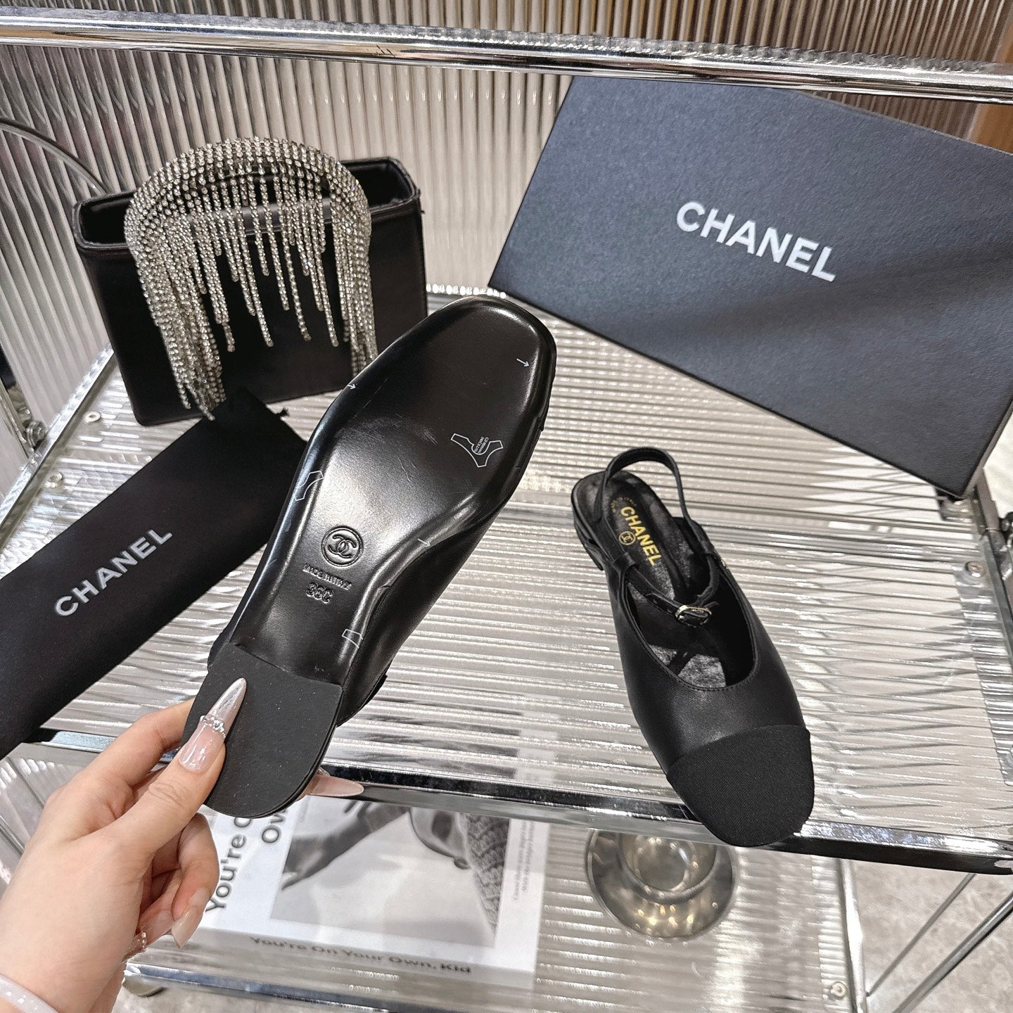 CC 2026 Retro Sandals Black Sheepskin 668076