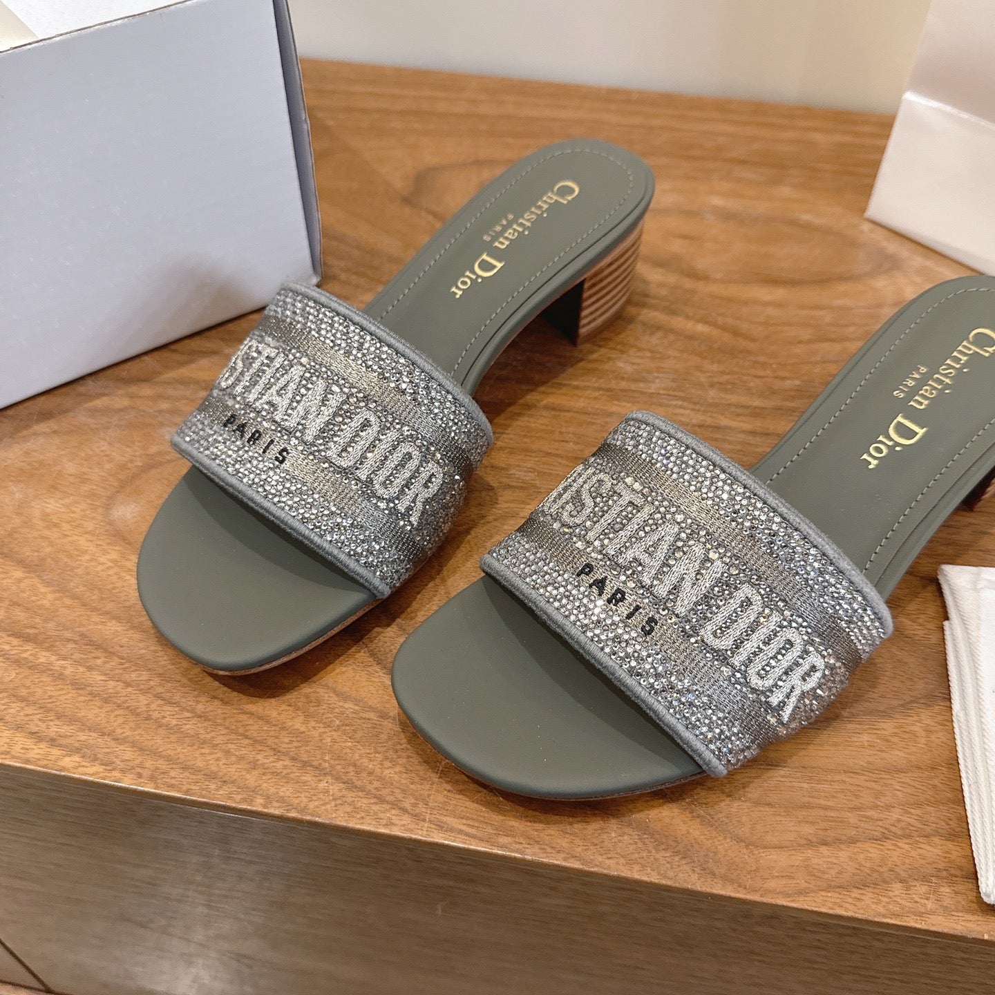 CD 26s Embroidered Sandals Olive Green Leather 685608
