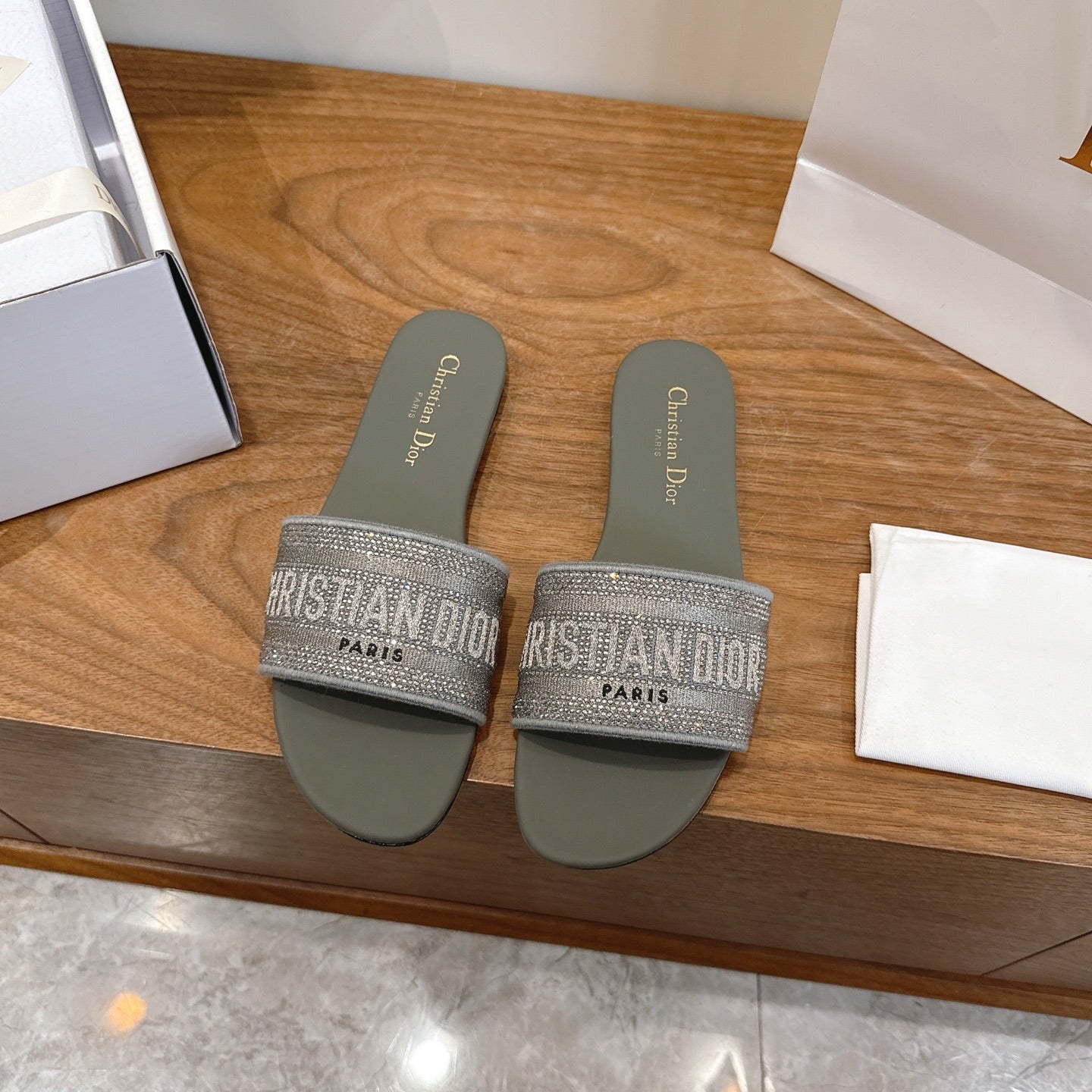 CD 26s Embroidered Sandals Olive Green Leather 685608