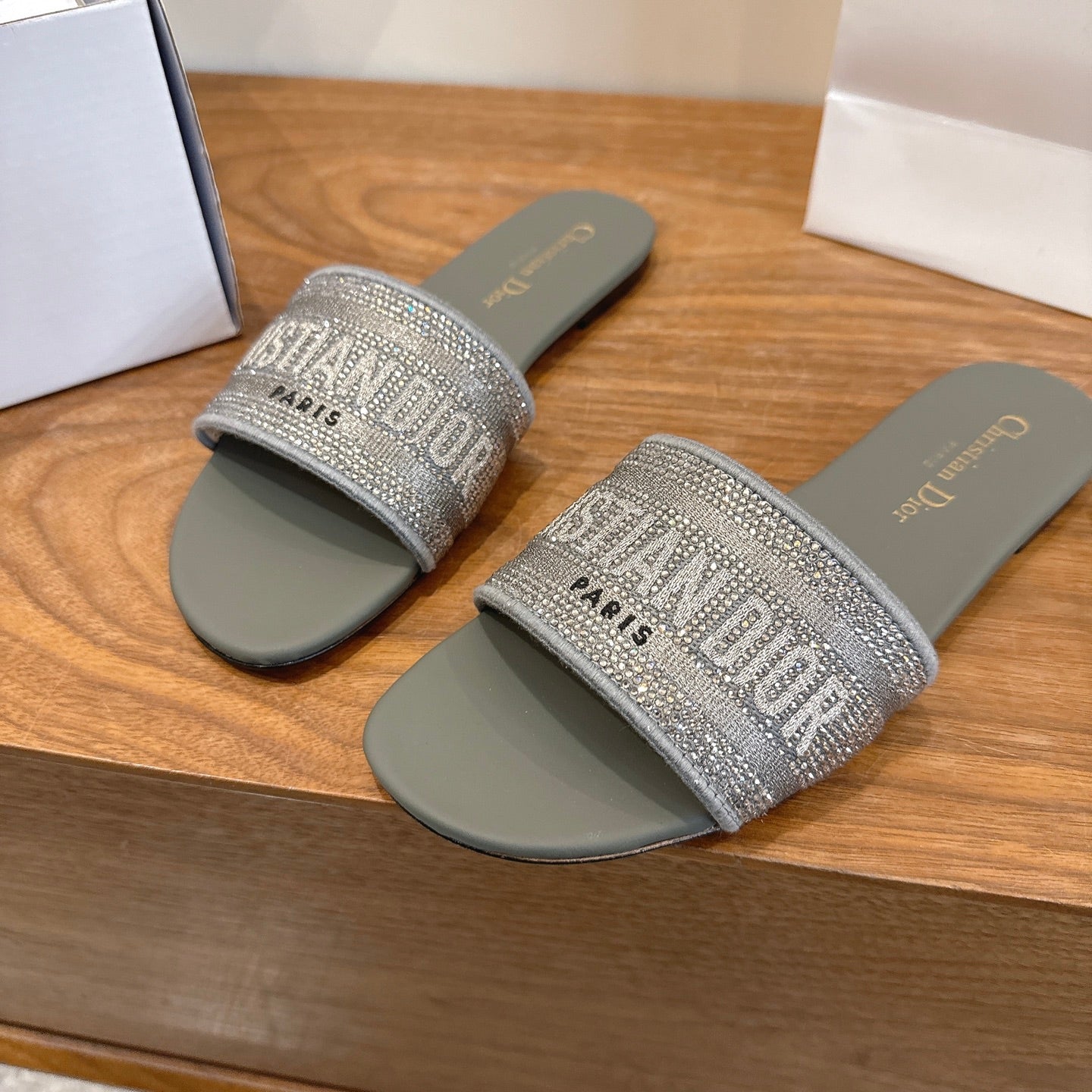CD 26s Embroidered Sandals Olive Green Leather 685608