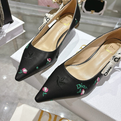 CD 26 High Heel Pump Flower 25 Black Sheepskin Ribbon 679714