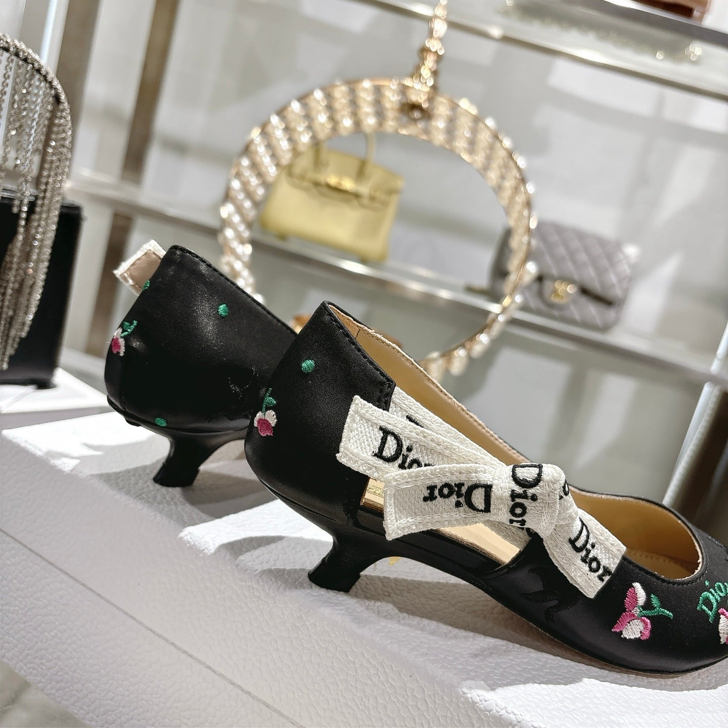 CD 26 High Heel Pump Flower 25 Black Sheepskin Ribbon 679714